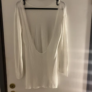 Strandplagg - Strandplagg med djup rygg. Väldigt kort på mig som är 170cm så skulle rekommendera att någon kortare köper då den annars bara skulle se liten ut. 90kr+ frakt 🫶🏼