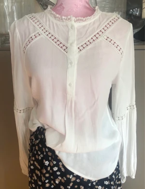 Blus 34 Cream Ny - Blus från Danska Cream  Storlek 34 Gräddvit 