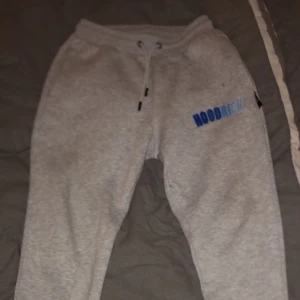 Hoodrich byxor - Säljer mina hoodrich byxor nu då jag håller på att sälja ut lite kläder och byxorna är storlek S kan sänka vid snabb affär 