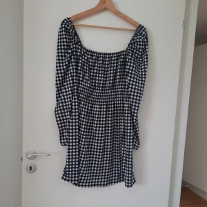 Klänning  - Knappt använd 