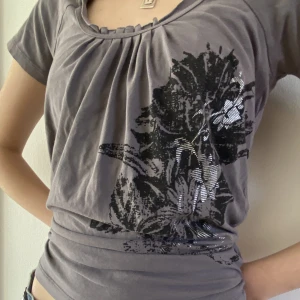 Vintage topp - Denna vintage topp är köpt secondhand men kommer nu tyvärr inte till användning!