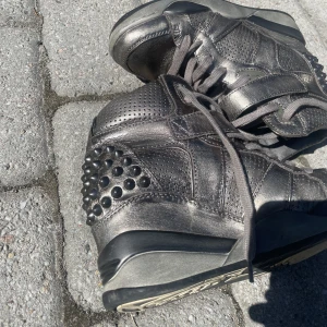 Kilklackar  - Coola klackar med nitar där bak!! Jag har använt 1 gång💕