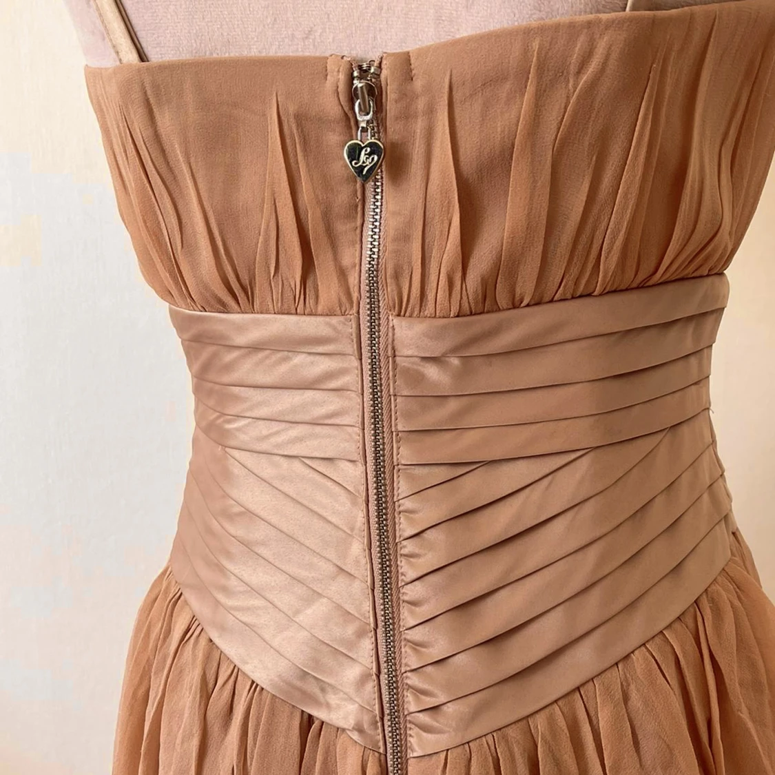 Helt oanvänd Rosa balklänning - 91