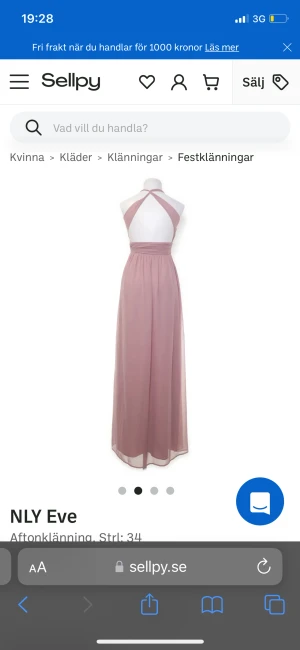 Balklänning nly eve - Superfin balklänning köpt på sellpy men tyvärr för liten. Den är mer rosa i verkligheten än på bilden. Kommer från början från nly eve💕 Pris kan diskuteras, frakt ingår ej!