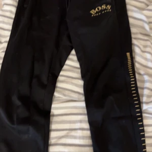 Hugo boss gold - Helt nya använts två gånger. Storlek : M  Mvh Mike