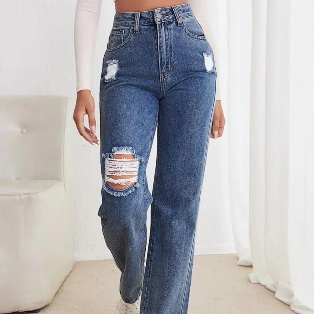 Medium/mörkblå jeans (Lånade bilder) . Jeans & Byxor.