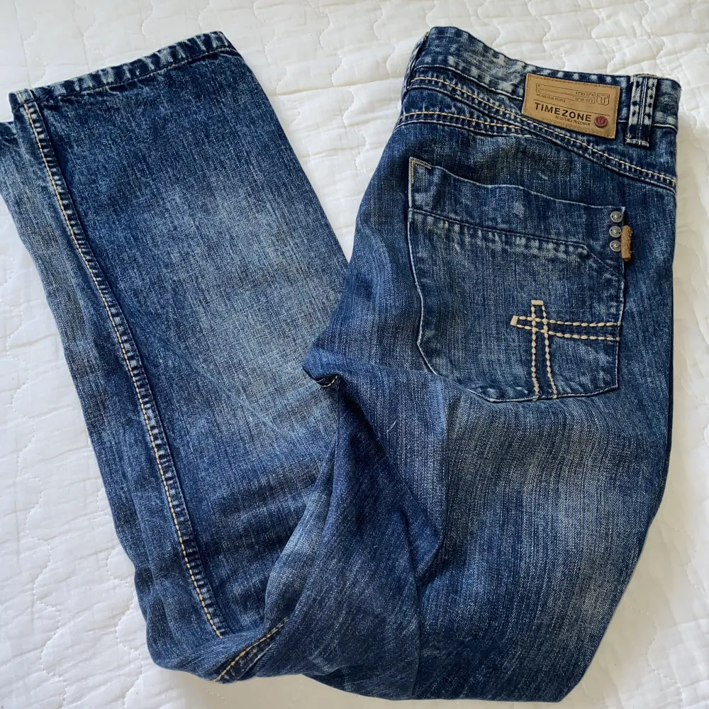 Säljer mina supersnygga lösa jeans från Timezone i mörkblått då dom ej används längre. Cond 9/10. Jeans & Byxor.