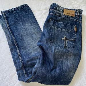 Säljer mina supersnygga lösa jeans från Timezone i mörkblått då dom ej används längre. Cond 9/10