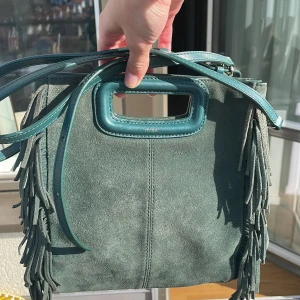Limited edition maje  - Säljer min limited edition maje väska som jag köpte för 2 år sen i Italien! Den är sparsamt använd och är fortfarande i nyskick! Köpt för 3500.🥰