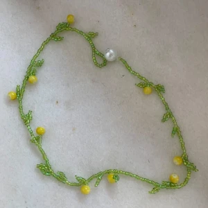 Halsband - Cute summery lemon handmade necklace with beads! Perfect for summer in Italy 🍕