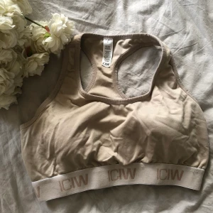 Sport bh sporttopp icaniwill iciw  - Fin sportbh från icaniwill, använd max 5 gånger.   90kr