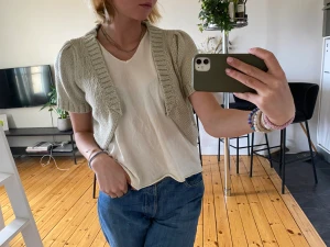 Kortärmad kofta - Superfin kortärmad kofta, köpt second hand i Frankrike för 300kr! 