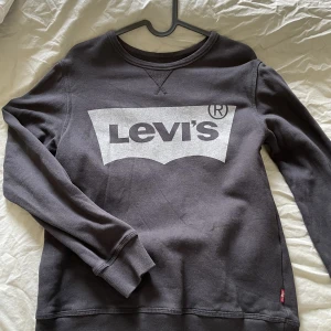 Levi’s tröja  - Svart Levis tröja i fint skick. 