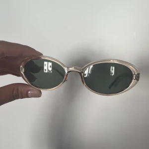 Solglasögon  - Gulliga solglasögon