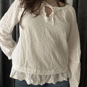 Odd Molly Blus - Sjukt snygg Odd molly blus med många fina detaljer! Bra skick🥥