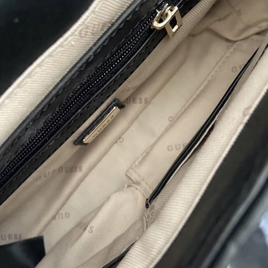 Guess Axelremsväska (ej förfalskning) - 90