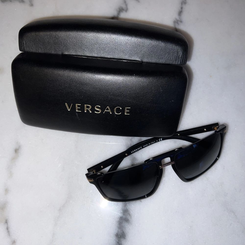 Guld Versace Eyewear Rectangular Frame Sunglasses | Plick