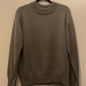 Stickad tröja  - Säljer denna stickade tröjan i storlek S💚