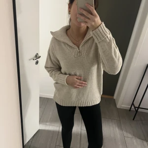 Stickad tröja - Beige stickad tröja från shein, stl M