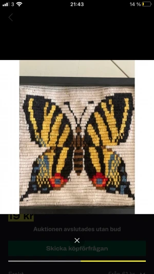 Fjäril vintage broderi tavla retro  - En superfin broderad fjäril med svart ram. I utmärkt skick!  26 x 26 cm. Kan hämtas upp i Stockholm. Kolla gärna in mina andra annonser och hör av dig om du har någon fundering.