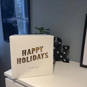 hickap’s julkalender  - säljer min julkalender ifrån hickap som självklart är helt oöppnad. den är helt slutsåld på hemsidan och kommer inte komma in igen. har ni några frågor så skriv privat🫶🏼har ett värde på 4846kr