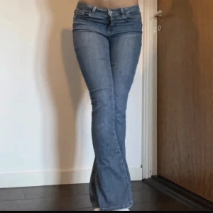Lowwaist jeans - Lågmidjade jeans i strl S