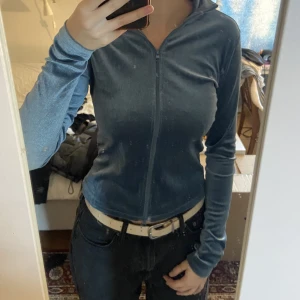 LÅNGARMAS SAMMETS TRÖJA - super bra sammets kvalite säljer pga inte min stil längre  i nyskick