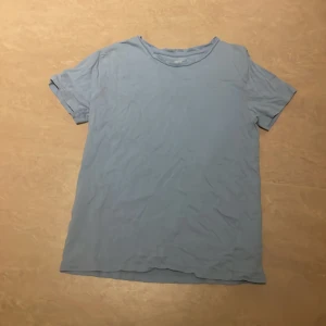 Basic t-shirt - Oanvänd vanlig tröja