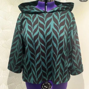 Tröja med luva  - Egen sydd tröja med luva i lite tjockare stretch tyg. Stl M/L 