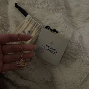 Vivienne Westwood necklace - MINI BAS RELIEF ORB PENDANT - HALSBAND 