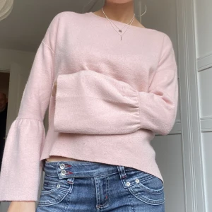 Stickad tröja - Så mysig och fin stickad tröja i cashmere aktigt material❤️