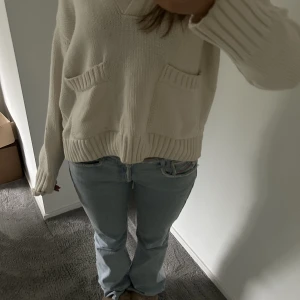 Snygg trendig tröja  - Säljer dena jättefina snygga trendiga tröja för att den inte kommer till andvändning längre 