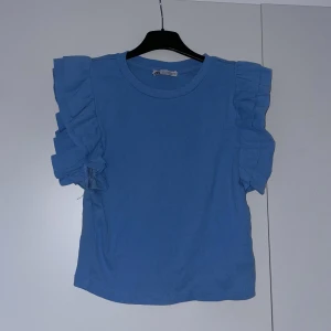 Topp - Volang topp ifrån zara