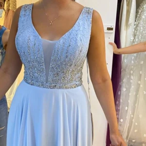 Blå festklänning - Blå festklänning som endast är använd en gång. Storlek 36/38.