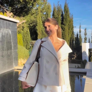 Kappa offwhite  - En kappa från Design by si, i jätte bra skick. Har använt den ca 10 gånger! Bara att skriva privat om ni har några frågor☺️