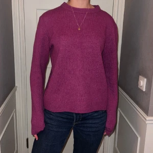 Kashmirtröja - Säljer min favorit stickade tröja i kashmir. Älskar den här färgen, tröjan är knappt använd.🌺