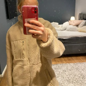 Teddy jacka - Oanvänd 💞🙌🏼