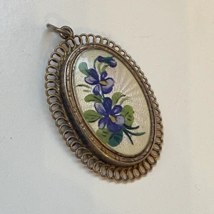 Berlock sterling silver  - Vacker silverberlock med blomster  Stämplat 925