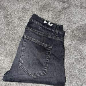Schyssta Dondup jeans, storlek 31, modell:ziggie