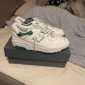 New balance 550 - Helt oanvända gröna new balance 550 i storlek 44 Kvitto från FootLocker finns