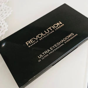 Revolution ögonskuggepalett - Har använt. 