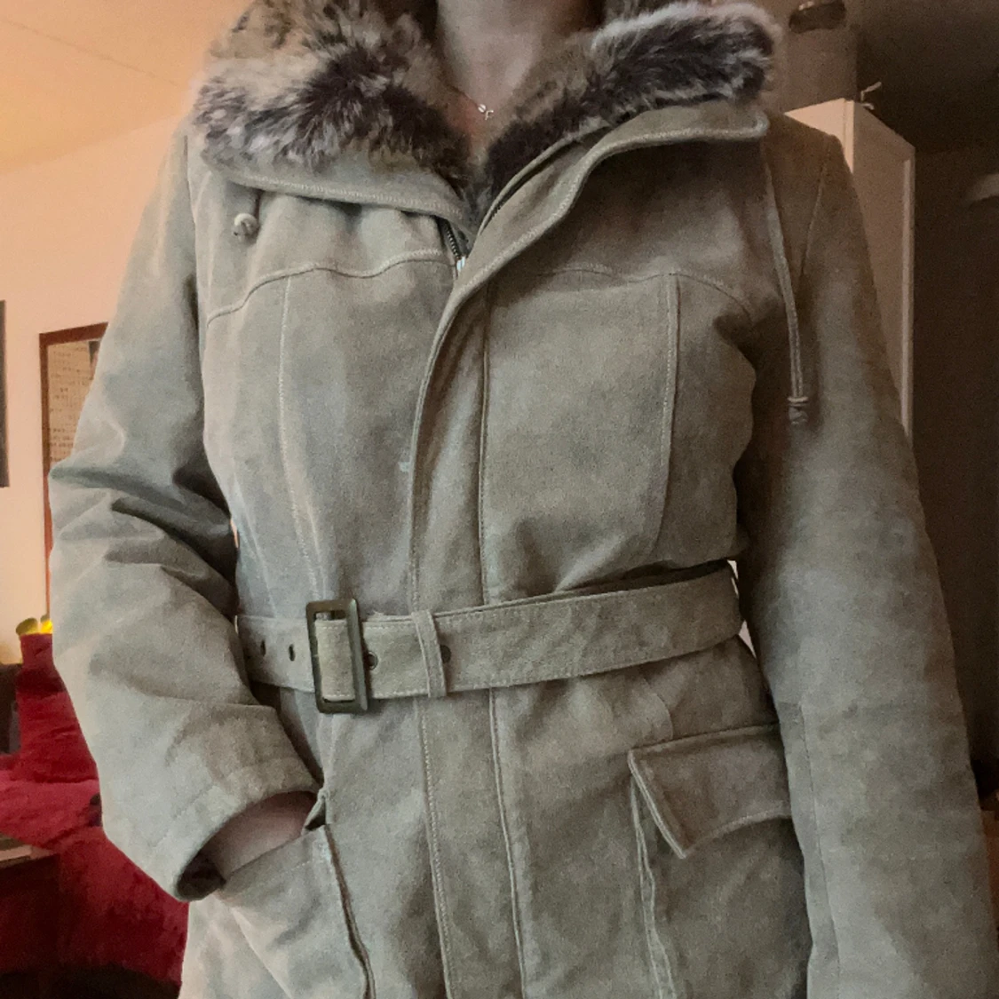 Läderjacka med pälsluva - 91