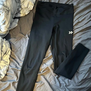 Träningsthigts  - Säljer mina träningsthigts ifrån lager 157 med knytning vid midjan/magen 🤍