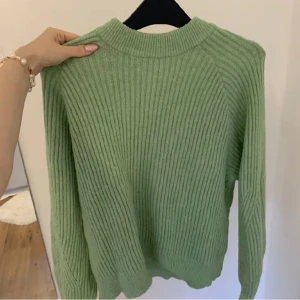 Grön tröja - X