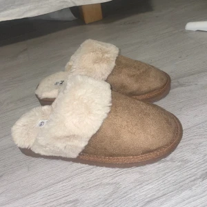 tofflor - bruna tofflor från lager 157, blir tyvärr inte använda.