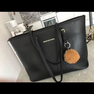 Väska - Rymlig handväska 