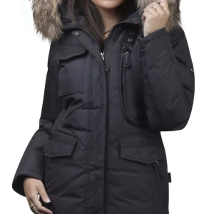 Hollies Jacka - Säljer min Hollies jacka i modellen Livigno i storlek 38. Den är i bra skick, skriv privat för mer bilder på jackan.