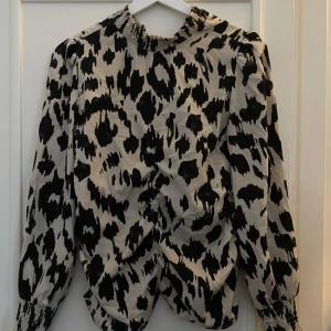 Co’couture blus  - Helt ny blus från Co’couture, strl S.  Nypris runt 1100kr. 