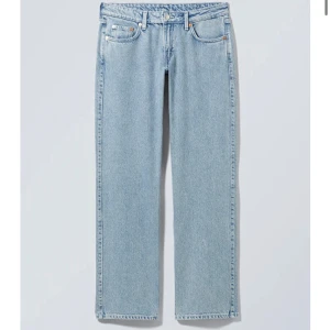 Weekday jeans - Säljer mina weekday Arrow low jeans i färgen summer blue💕 bra skicka! Skriv för frågor
