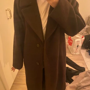 Nakd kappa - Brun kappa från nakd, näst intil ny